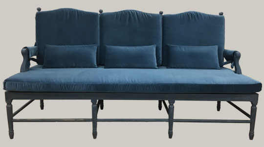 Kustavilainen sininen sohva