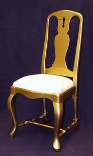 Kultainen maalaisromanttinen tuoli