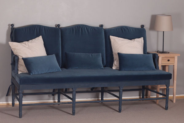 Kustavilainen sininen sohva